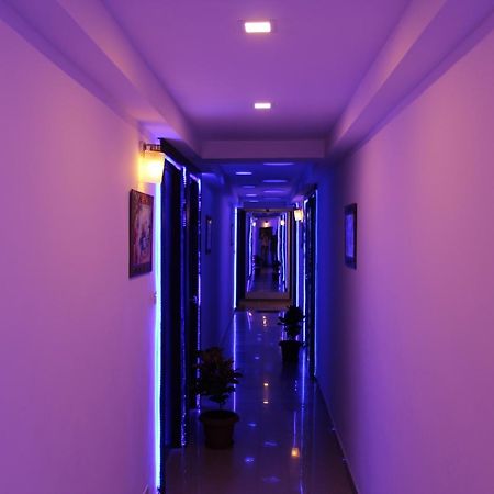 Hotel Kum Kum Adalaj Buitenkant foto