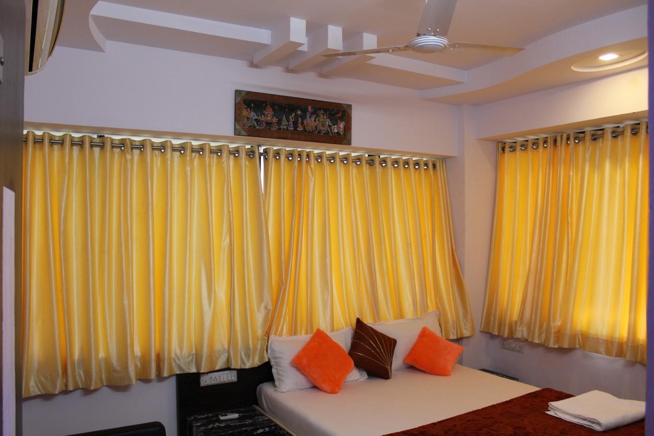 Hotel Kum Kum Adalaj Buitenkant foto