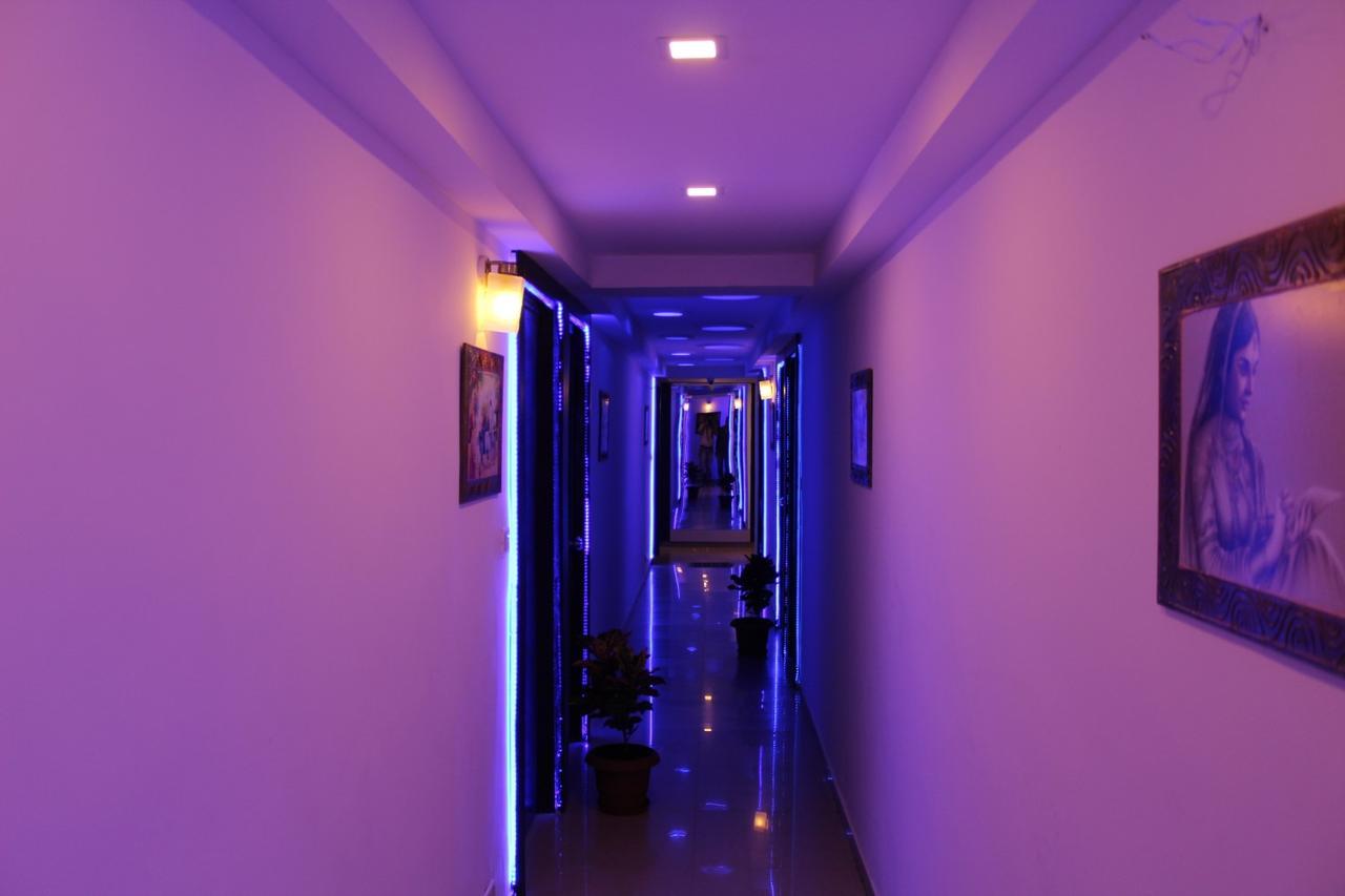 Hotel Kum Kum Adalaj Buitenkant foto
