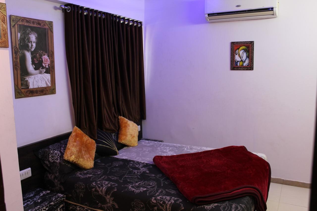 Hotel Kum Kum Adalaj Buitenkant foto