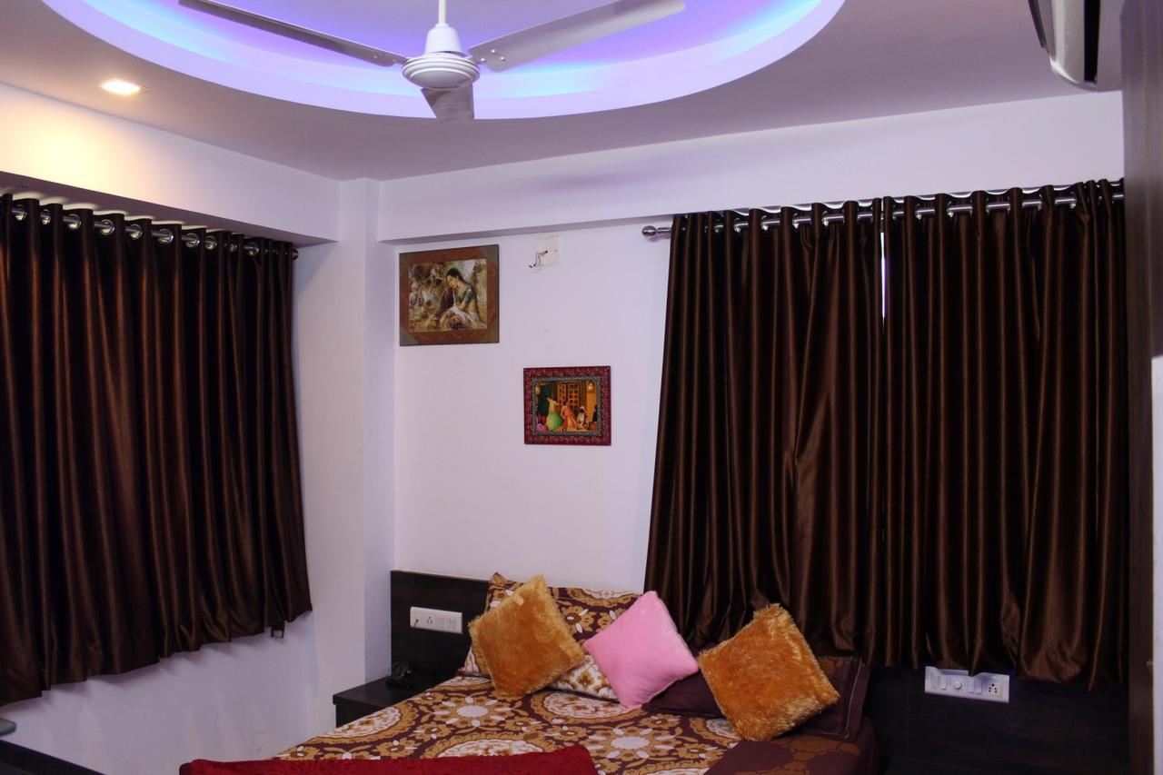 Hotel Kum Kum Adalaj Buitenkant foto