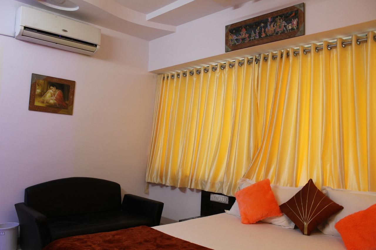 Hotel Kum Kum Adalaj Buitenkant foto