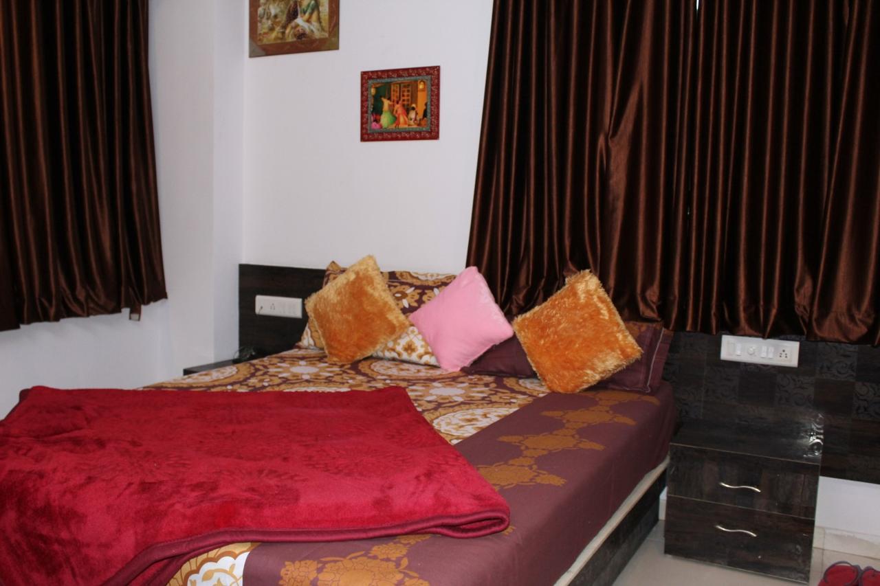 Hotel Kum Kum Adalaj Buitenkant foto