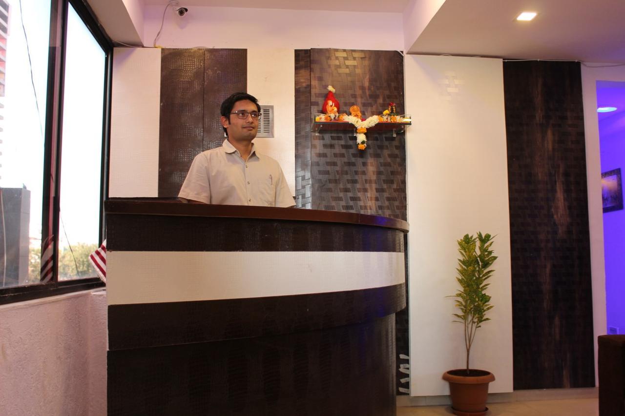 Hotel Kum Kum Adalaj Buitenkant foto