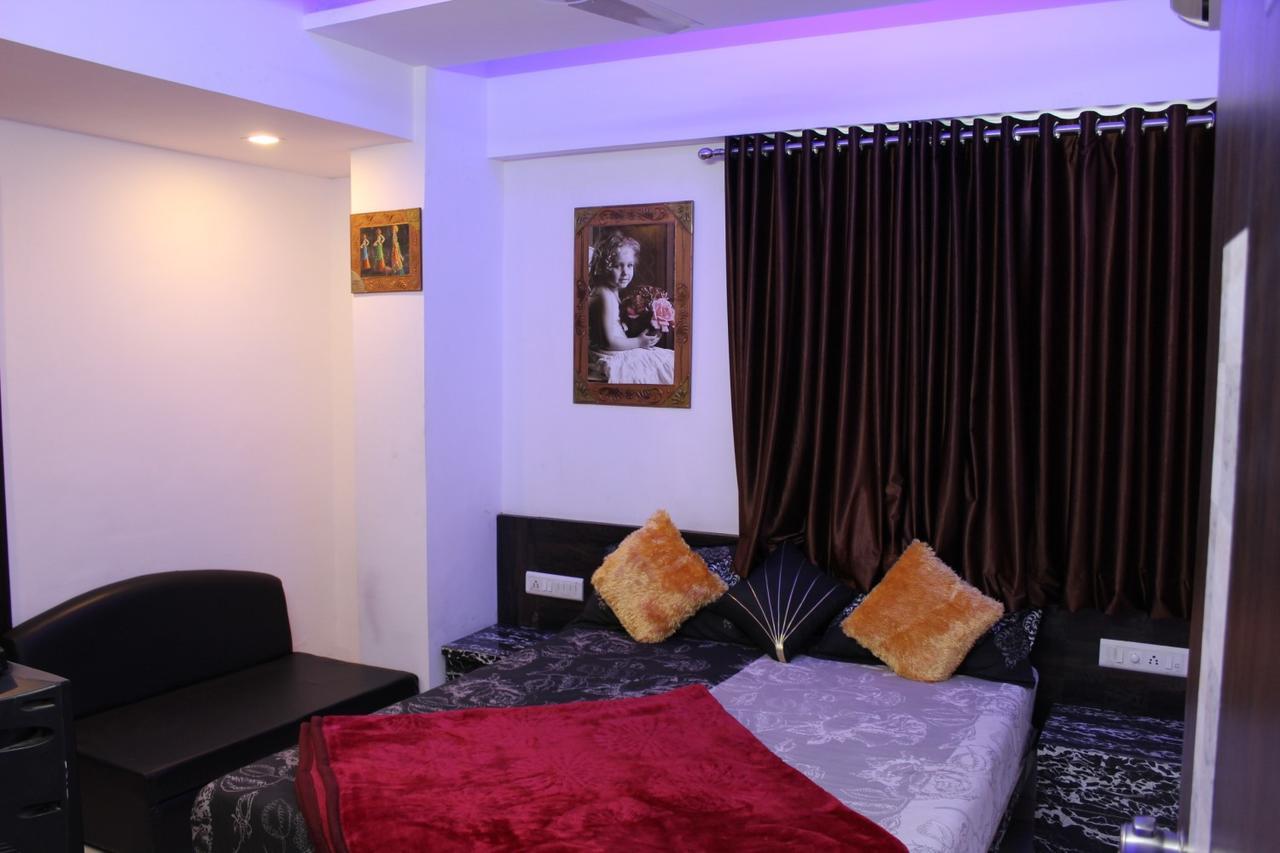 Hotel Kum Kum Adalaj Buitenkant foto