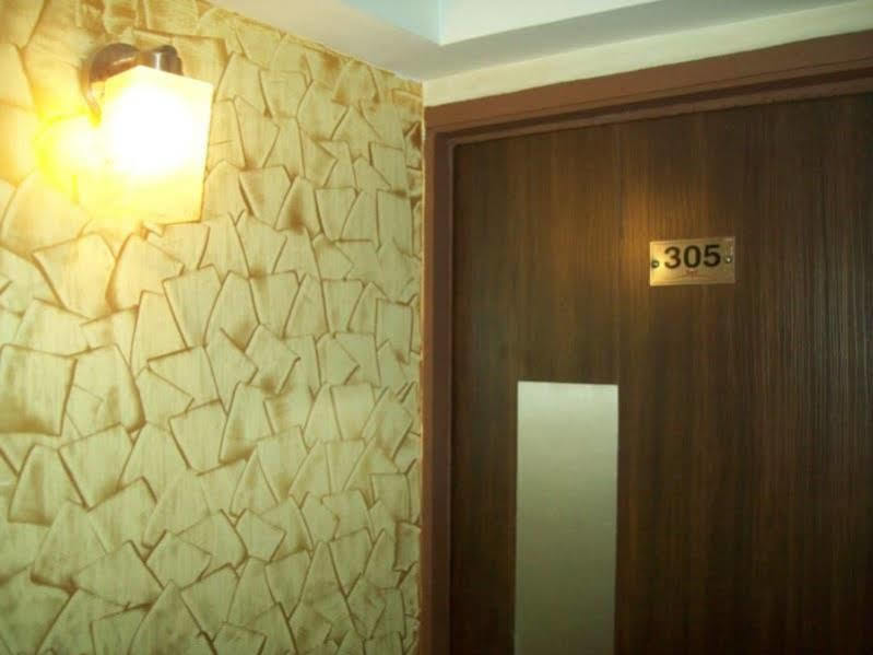 Hotel Kum Kum Adalaj Buitenkant foto