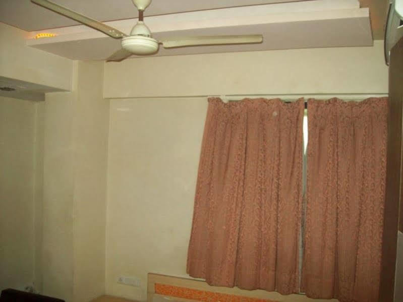 Hotel Kum Kum Adalaj Buitenkant foto
